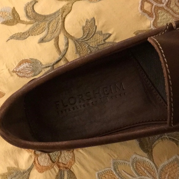 Man’s shoe. Shoe trees not included. - Picture 3 of 4